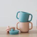 KIOKIDS TASSE EN SILICONE BLEU AVEC POIGNÉES 120 ML 4M+